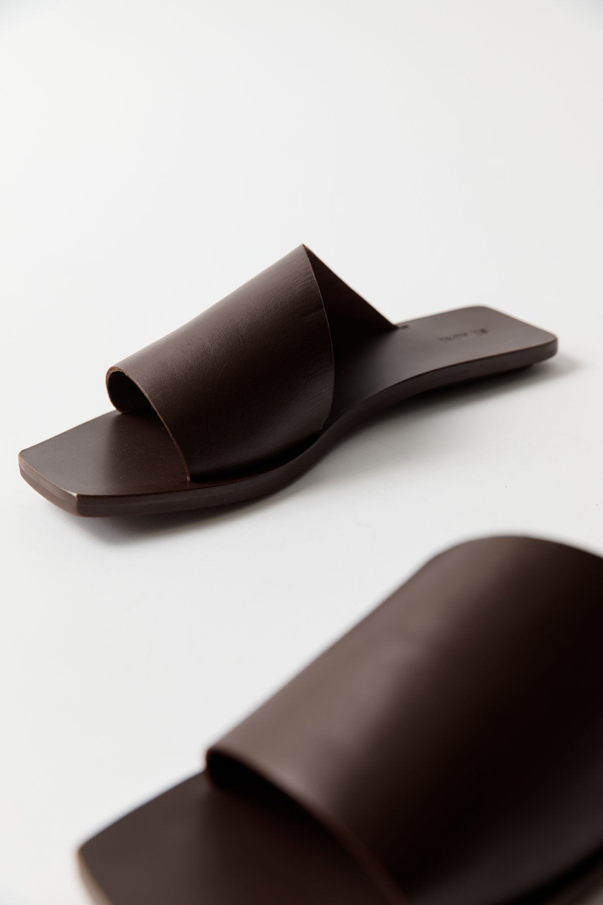 St. Agni | Asymmetric Slide - Chocolate